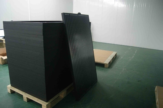 panneaux mono solaires de 300w 330w entièrement noirs avec le backsheet noir de noir de vue tout le noir