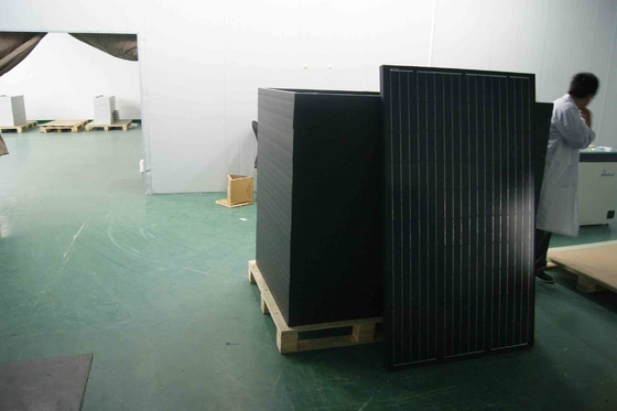 panneaux solaires mono de 156.75mm 330w 340w avec Backsheet noir